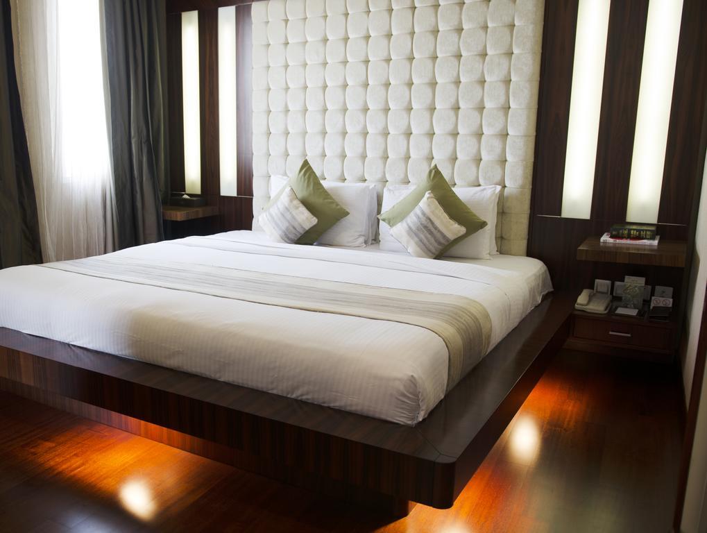 & Centre Aparthotel 4*