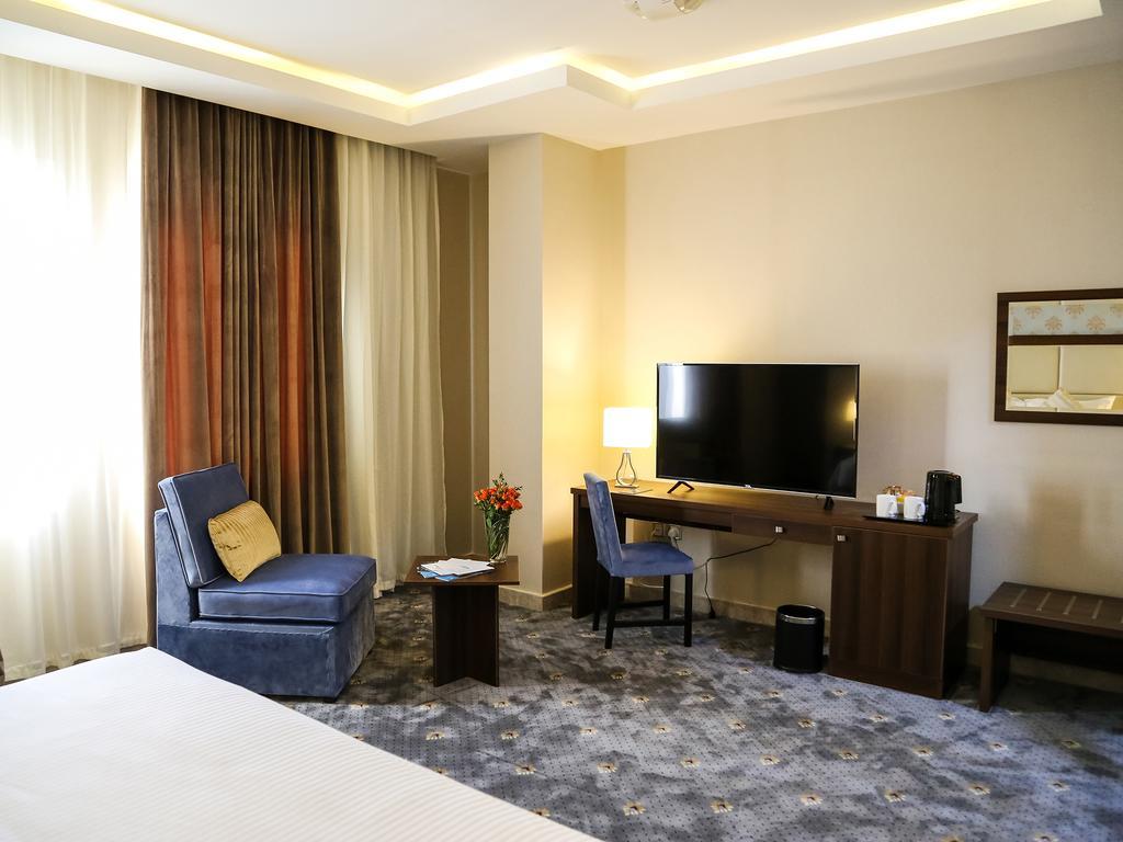 Hotel The Town 3*