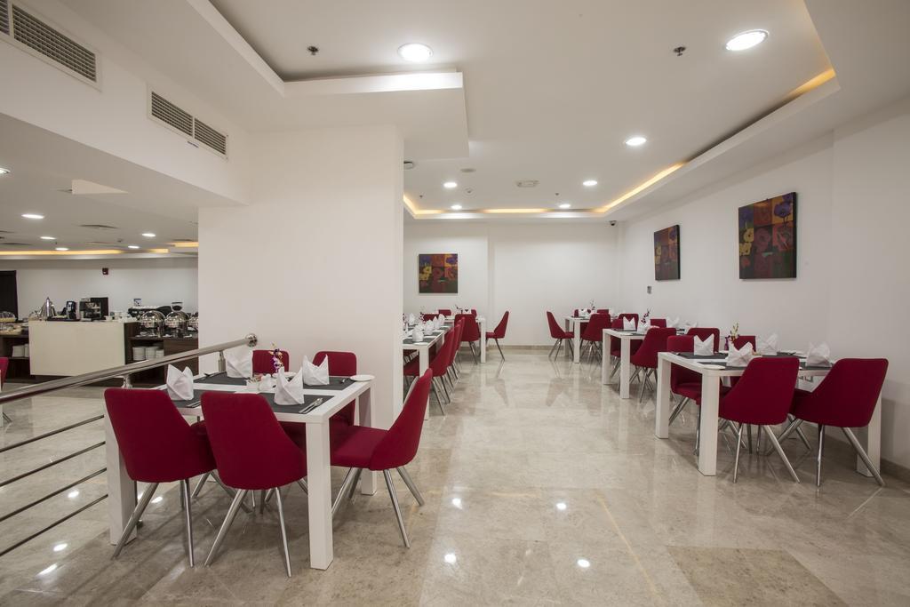 Hotel The Town 3*