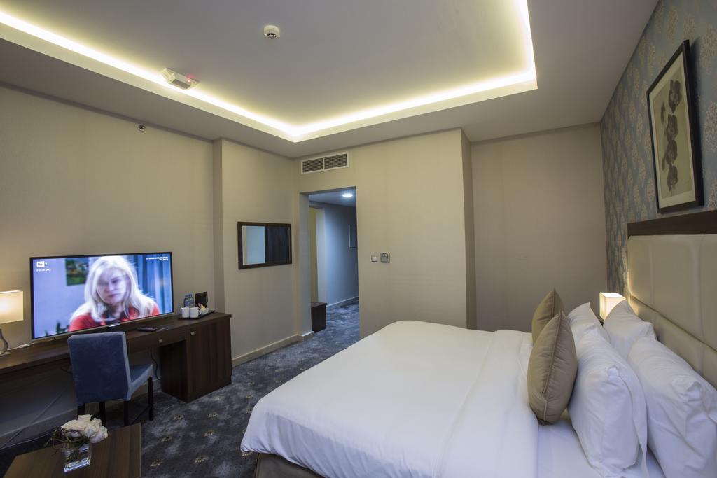 Hotel The Town 3*