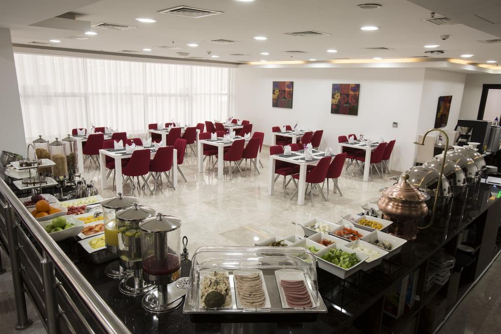 Hotel The Town 3*