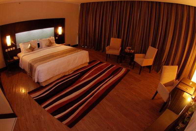 Aparthotel & Centre 4*