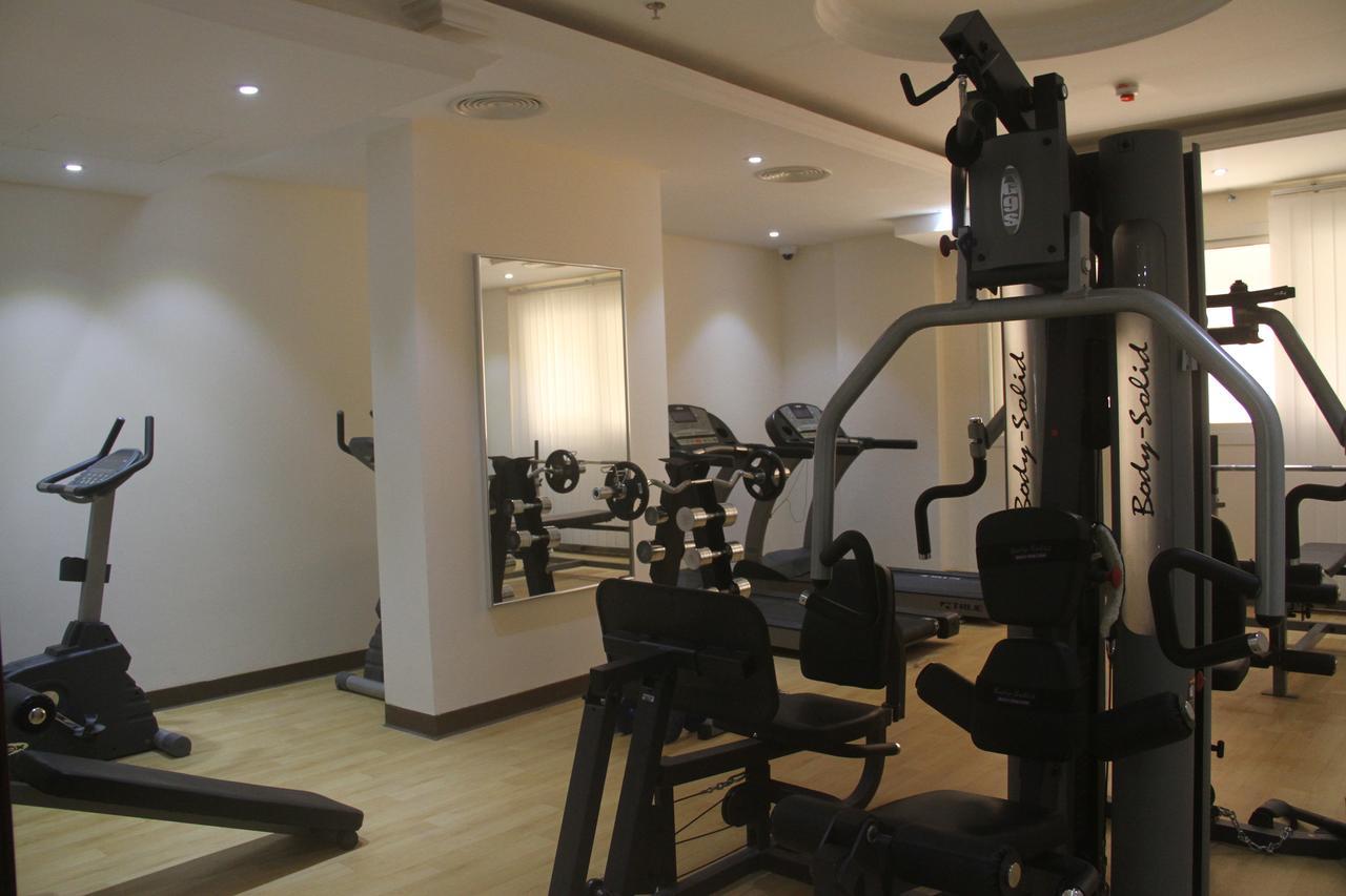 Universal Suites Aparthotel 3*