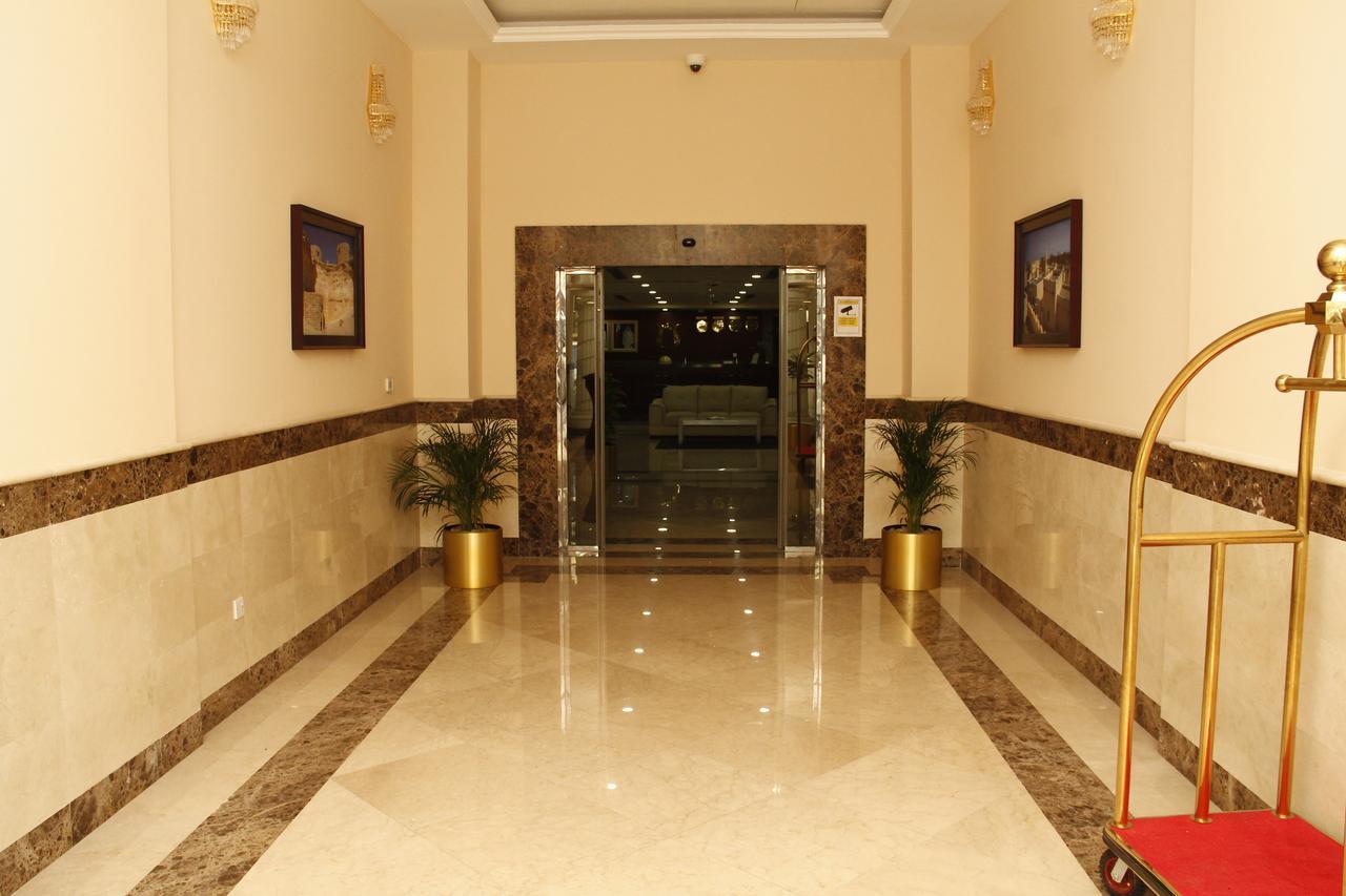Universal Suites Aparthotel 3*