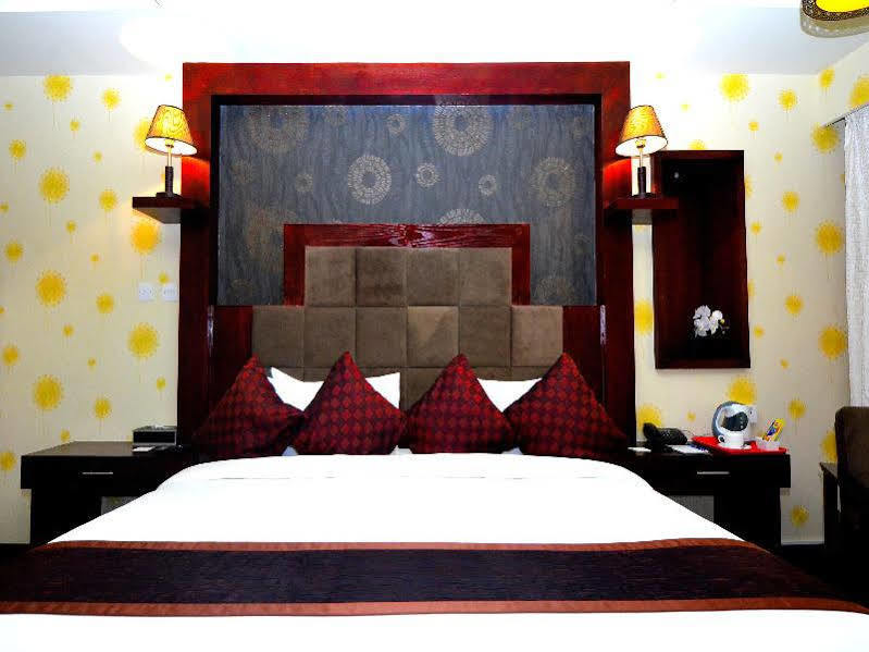 Elegance Castle 3*