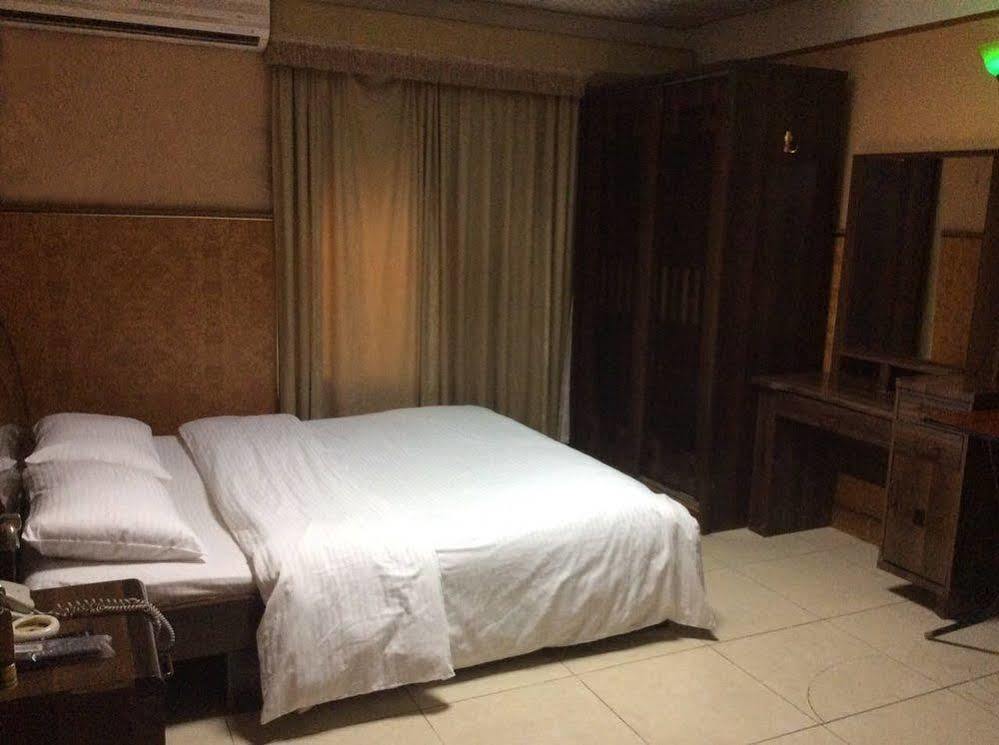 Dana Hotel 2*