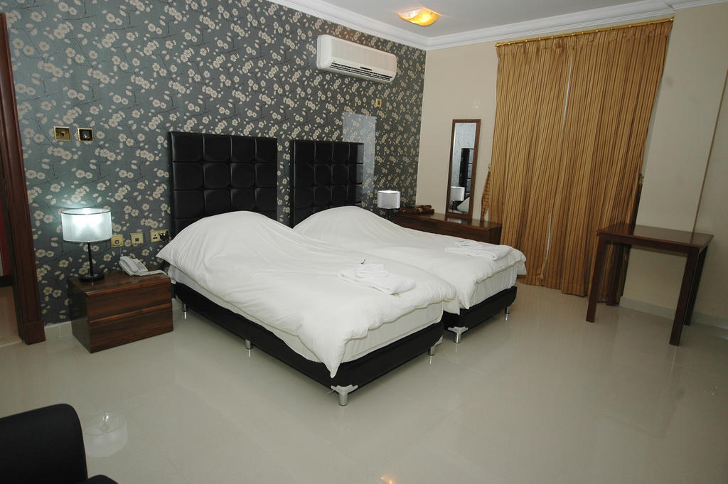 Hotel Sovereign - Marriage Certificate Required