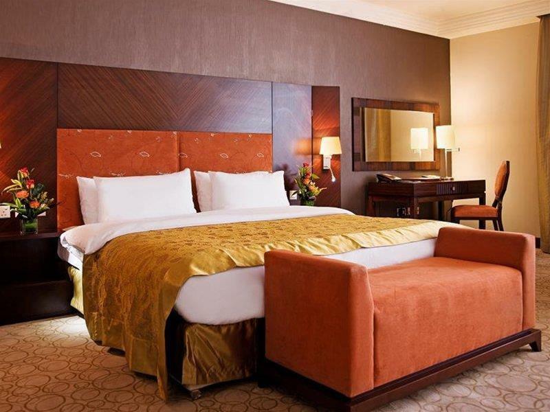 Amt Mena 4*
