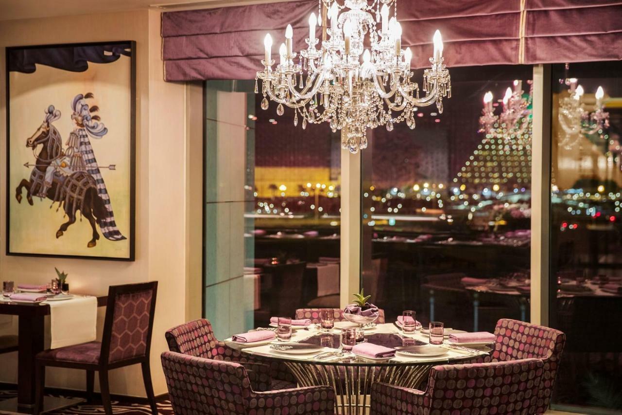 Khách sạn Centre Rotana