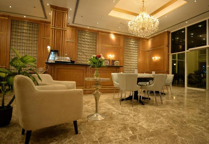 Hotel Strato By Warwick 4*