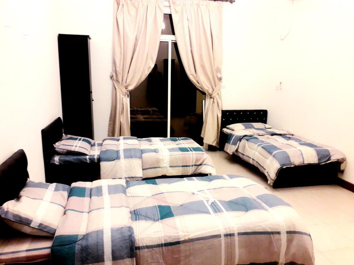 Golden House Hostel *