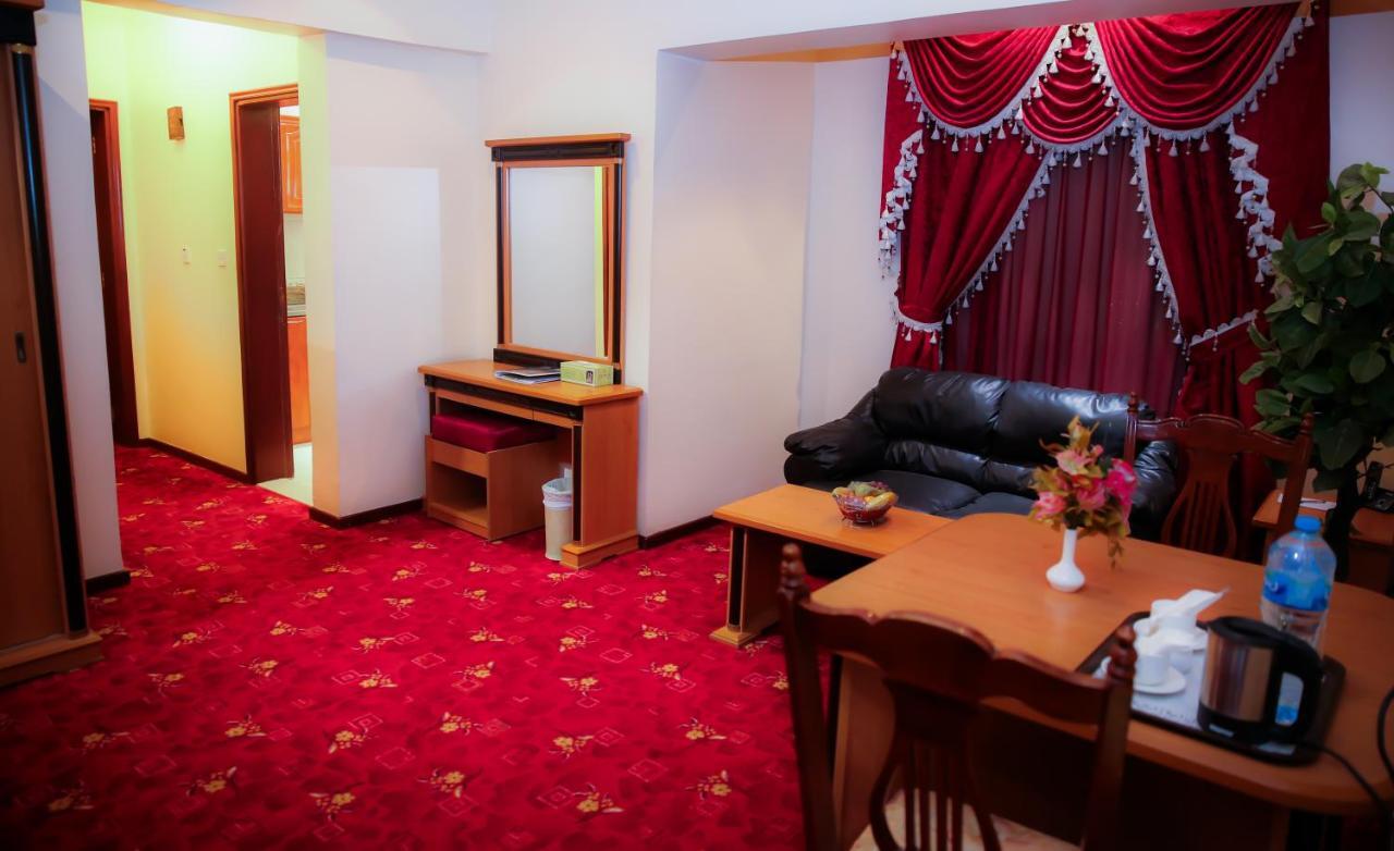 Crystal Palace Khách sạn 3*