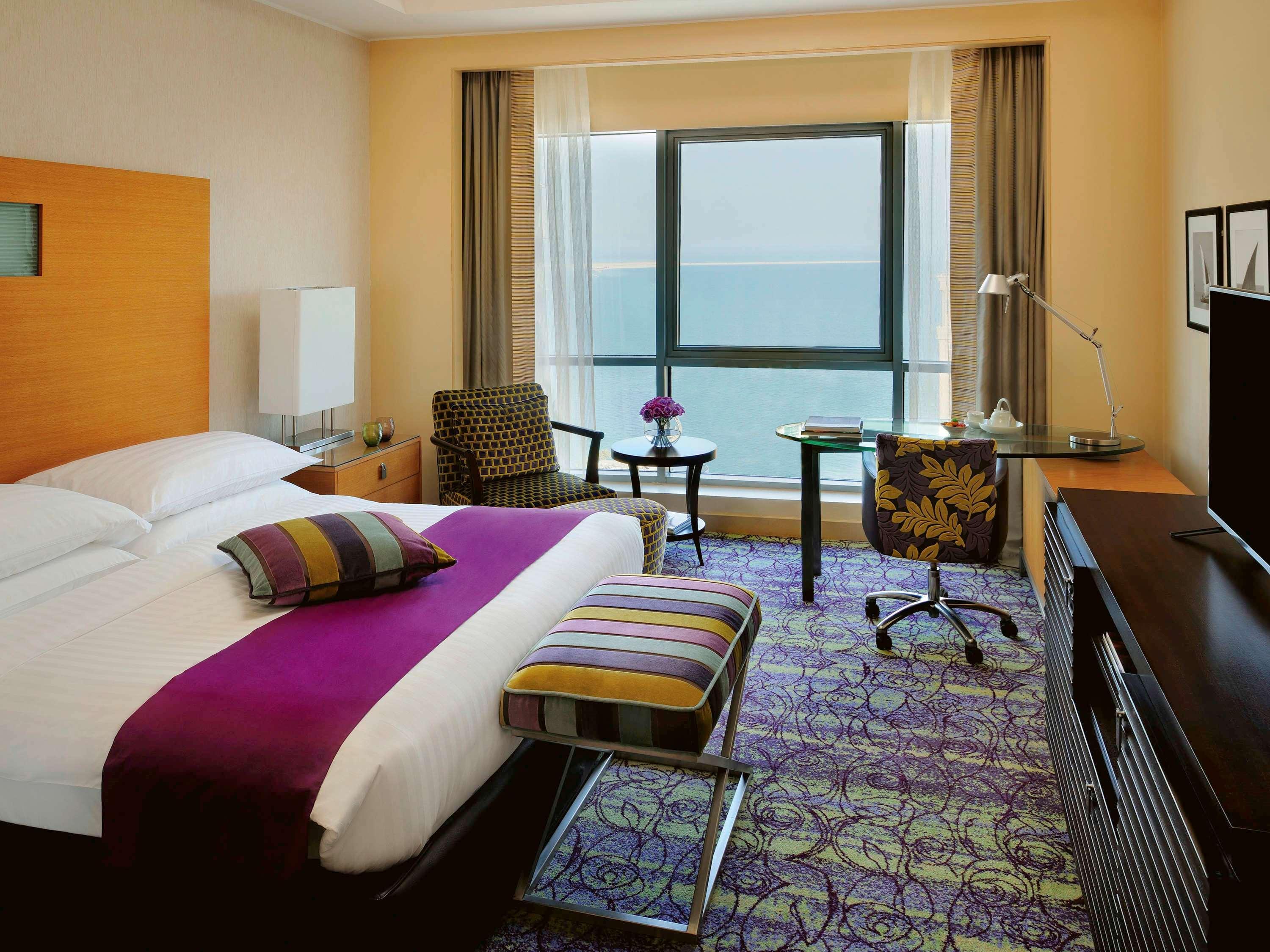 Qabila Westbay Khách sạn 5*