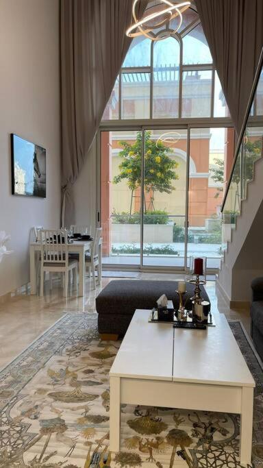 Luxurious Loft In Viva Bahriya, The Pearl Apartment *