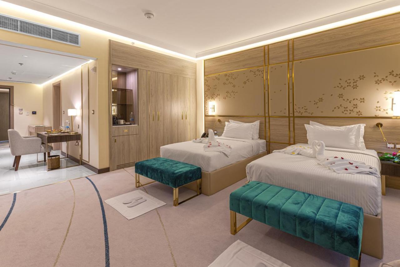 Park Khách sạn 4*