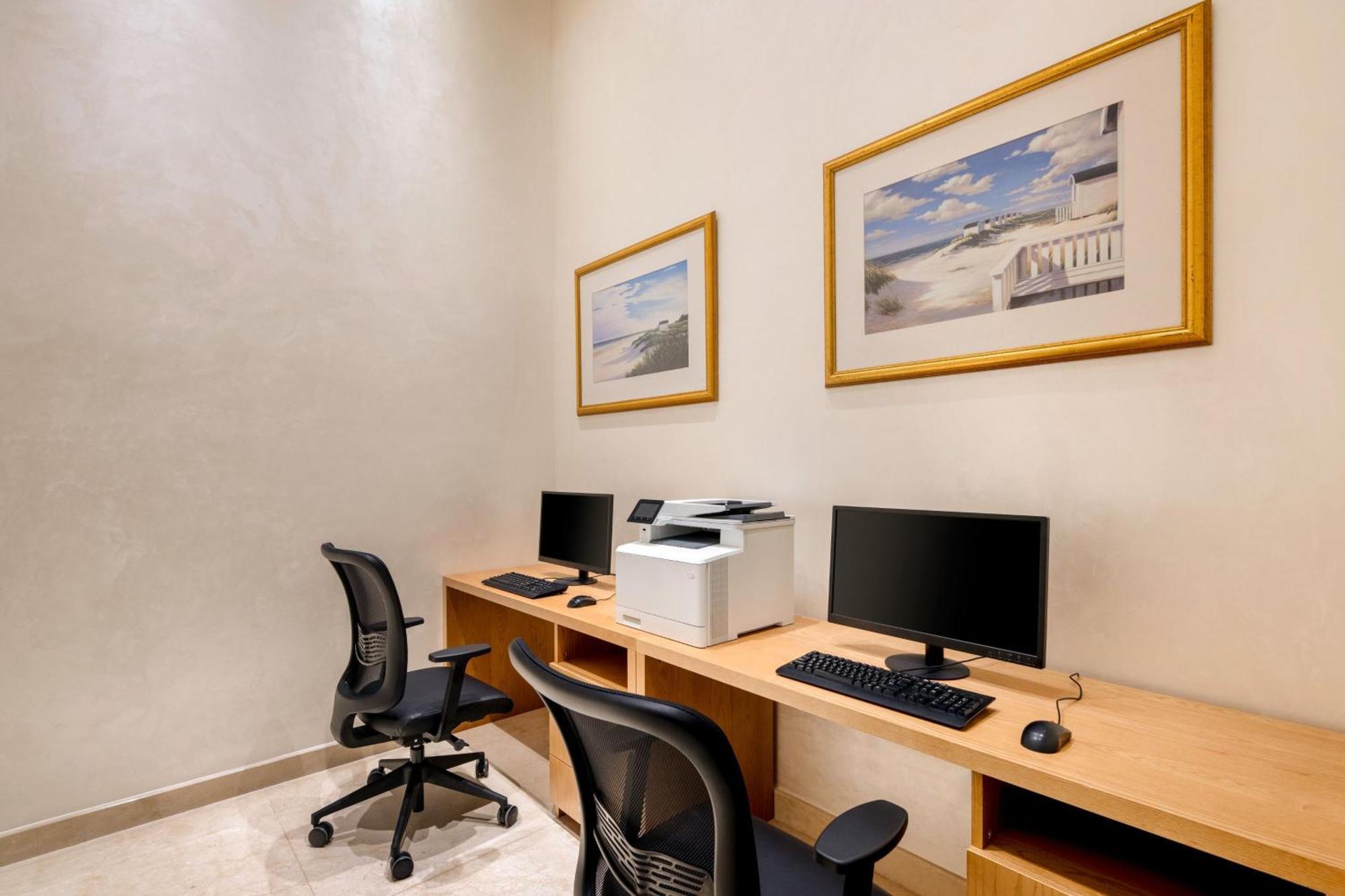 Aparthotel Marriott Executive Center 4*