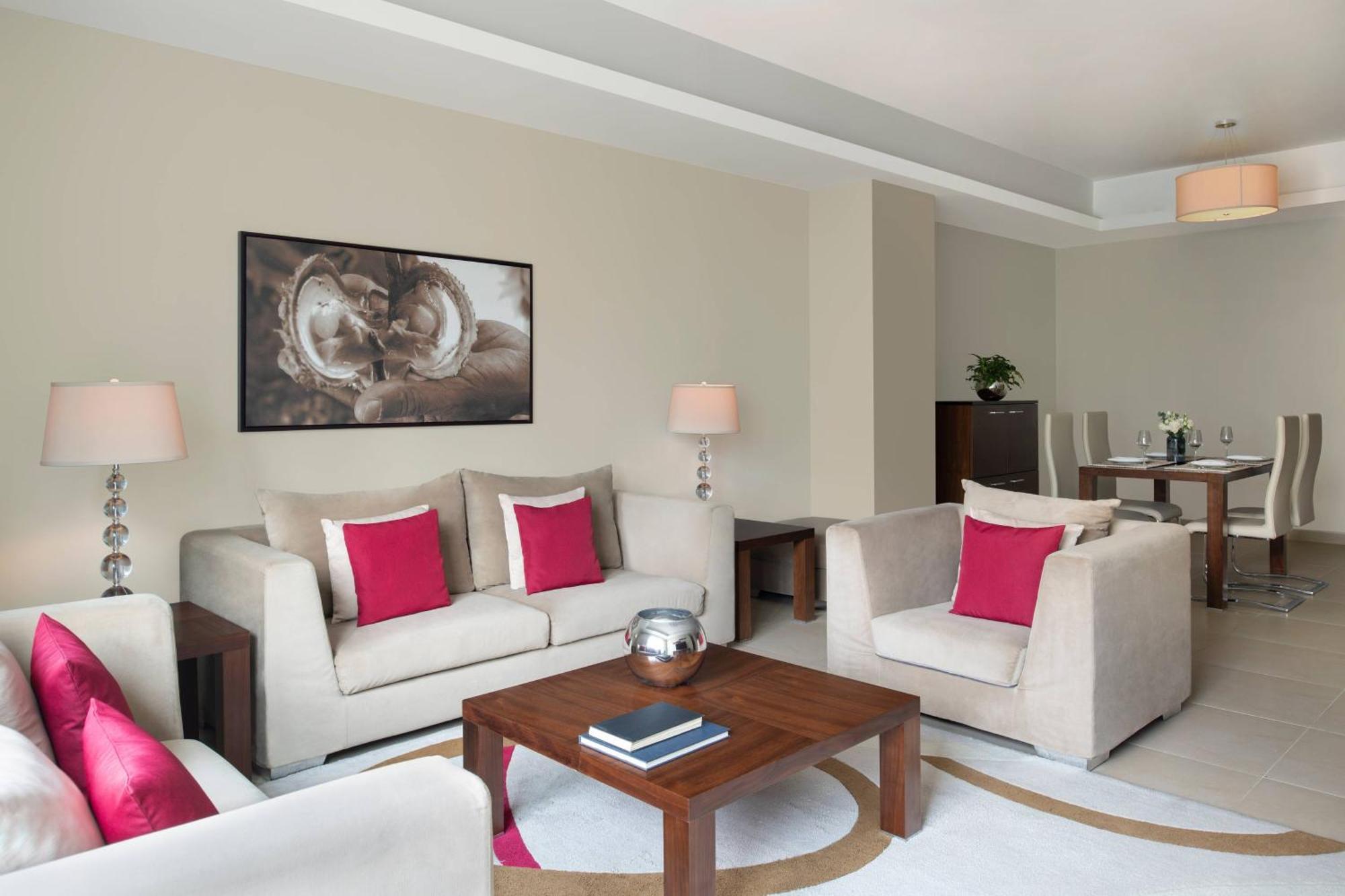Marriott Executive Center Aparthotel 4*