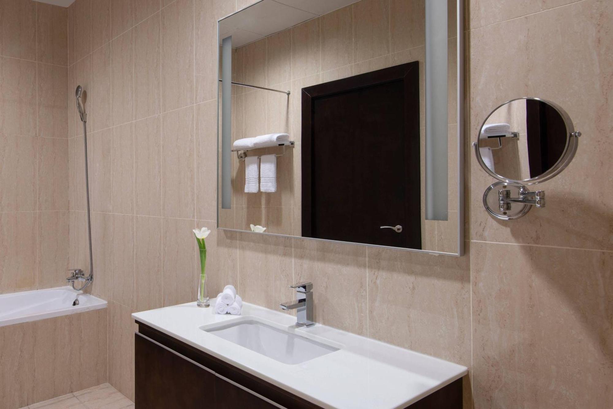 Aparthotel Marriott Executive Center 4*