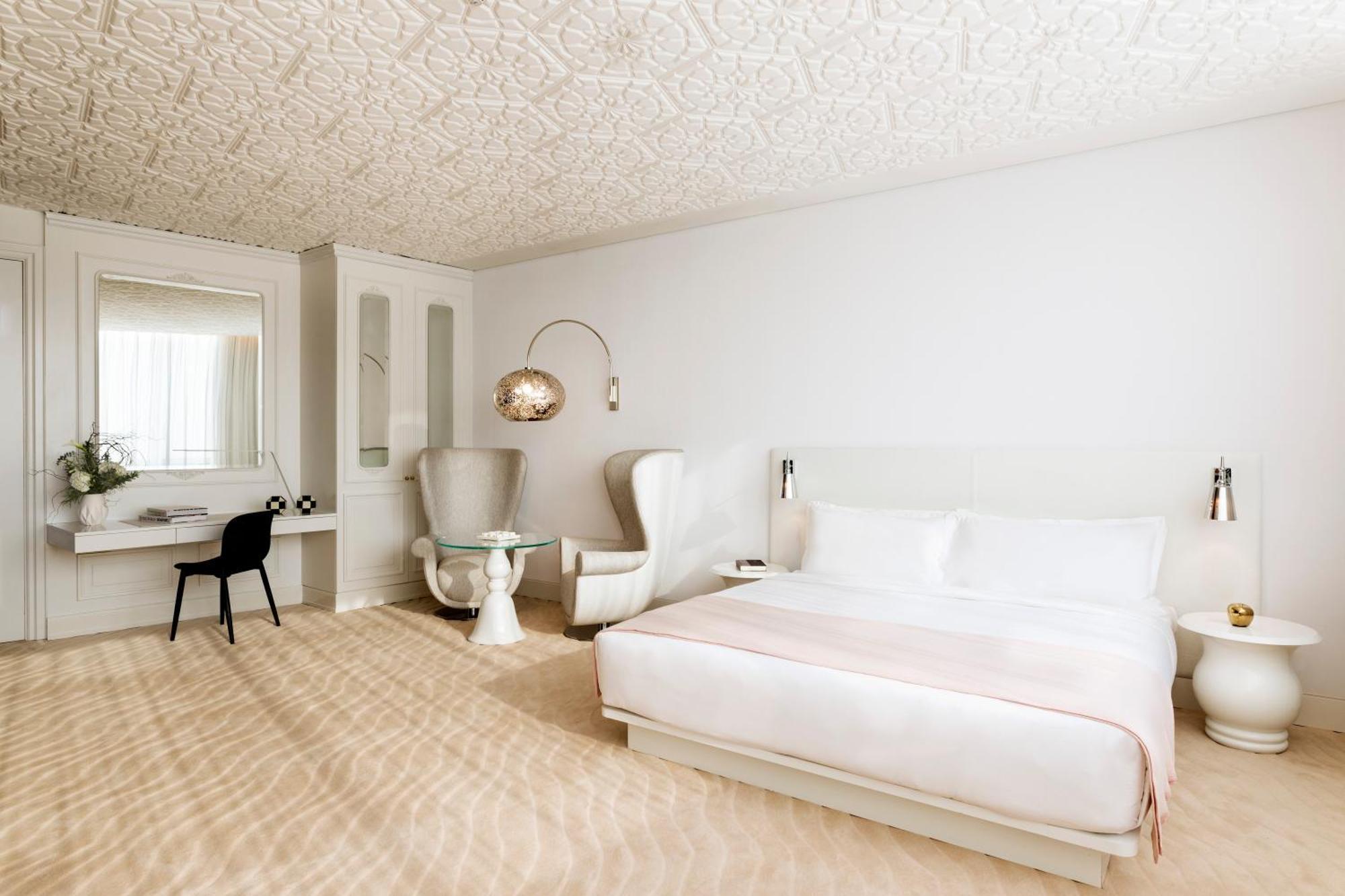 Mondrian Hotel 5*
