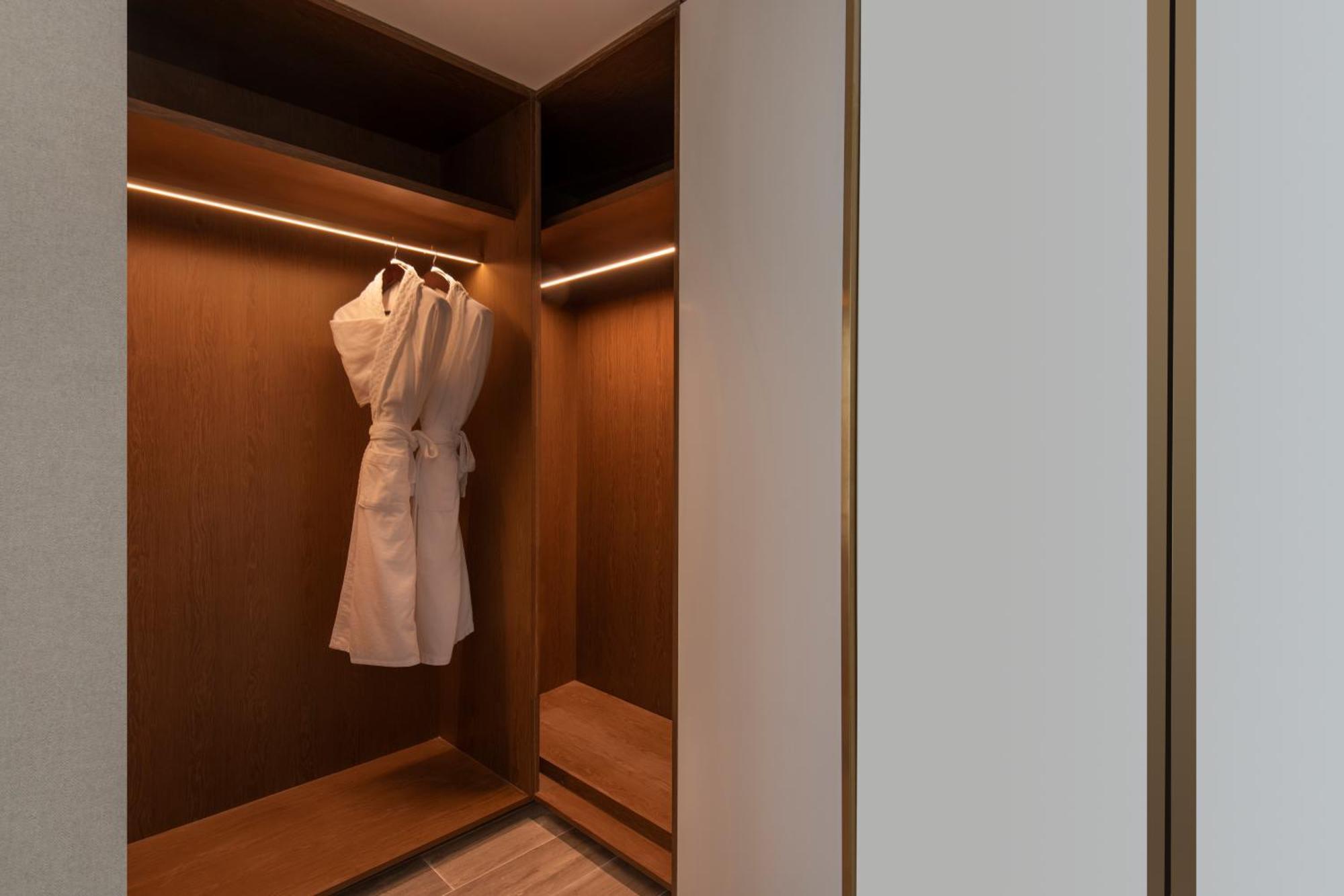 Rixos Gulf Khách sạn 5*