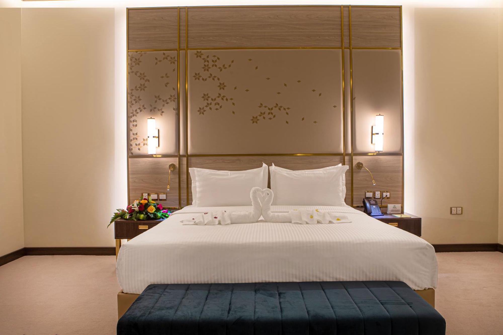 Park Khách sạn 4*