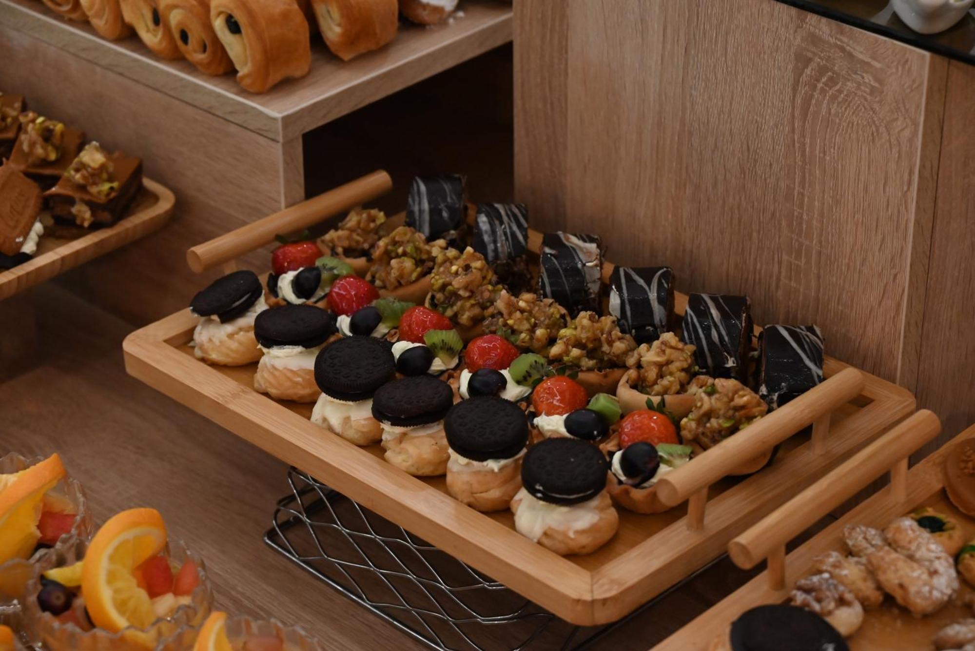Park Khách sạn 4*