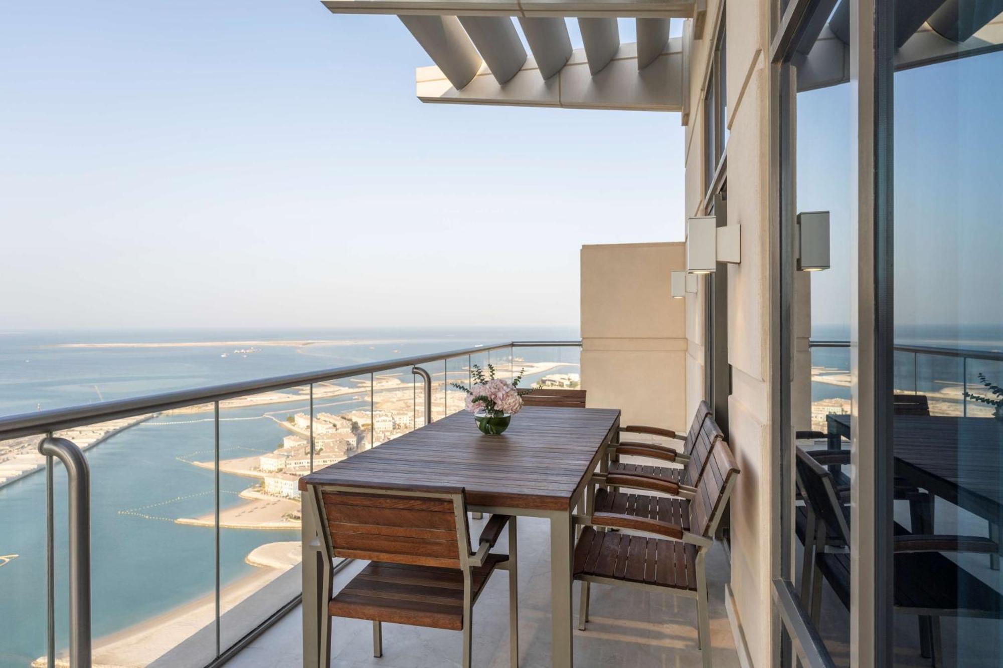 Hilton The Pearl 5*