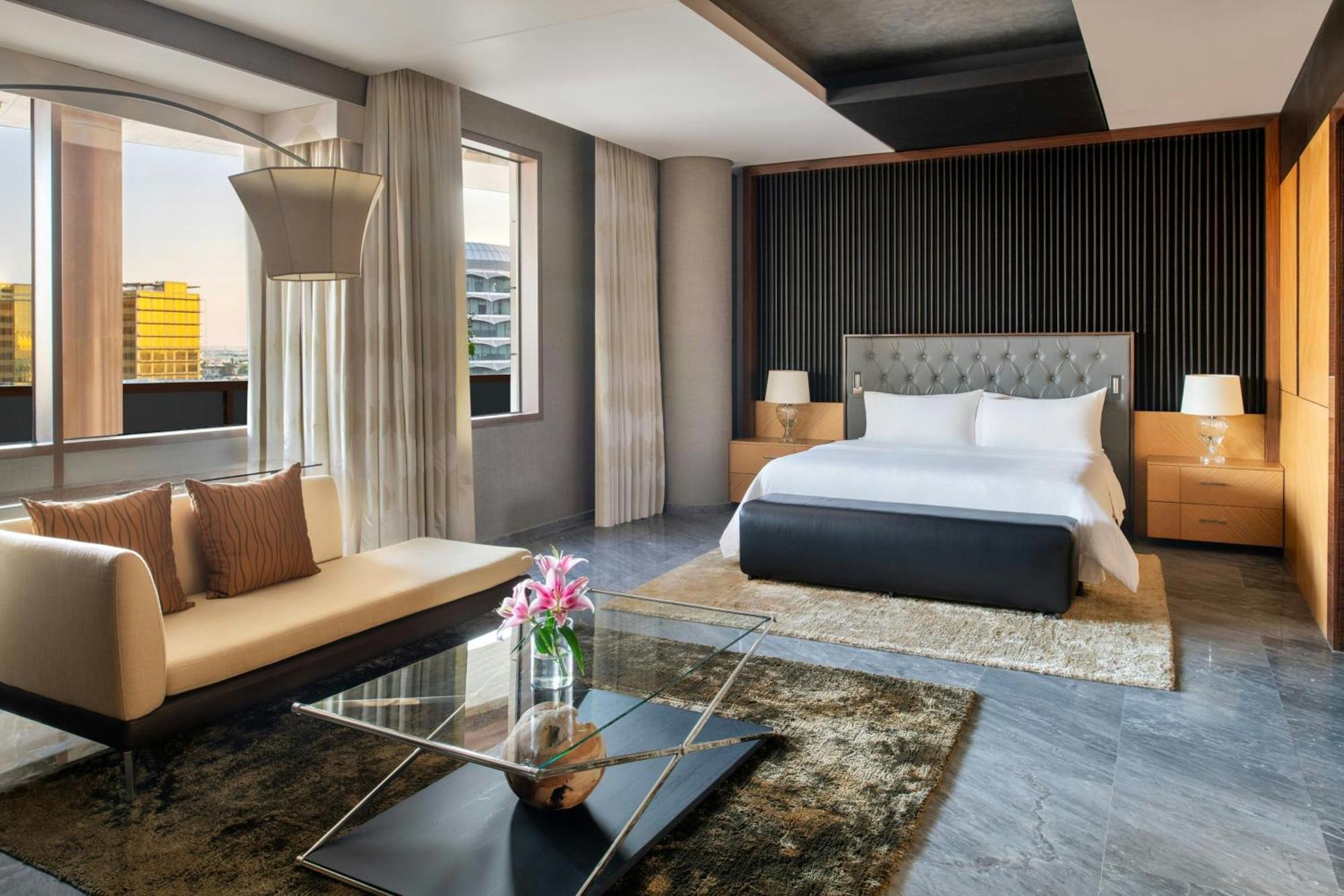 The Westin & Khách sạn