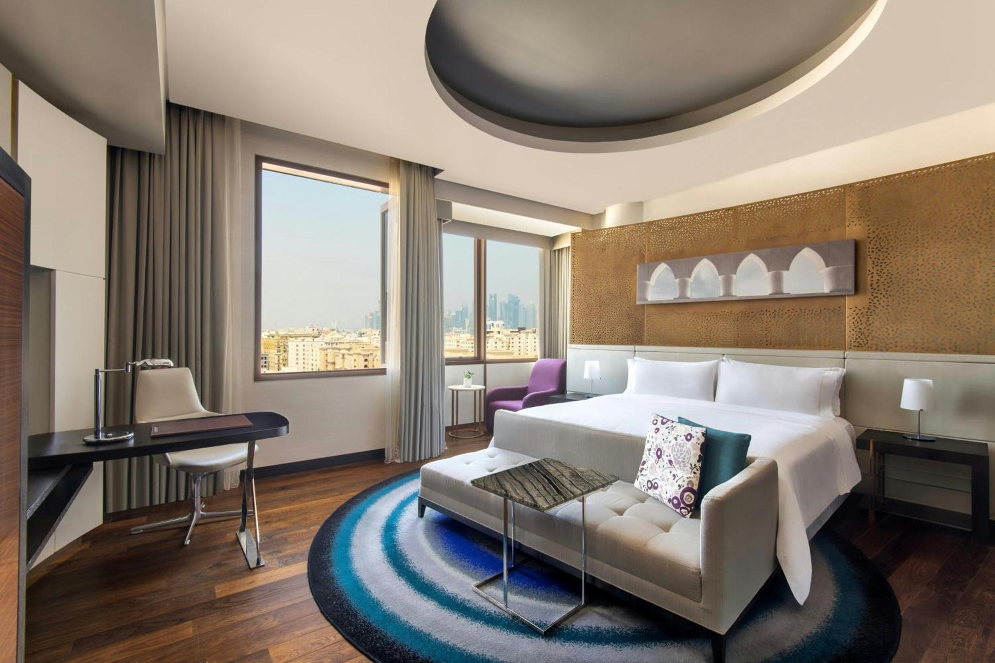 The Westin & Khách sạn