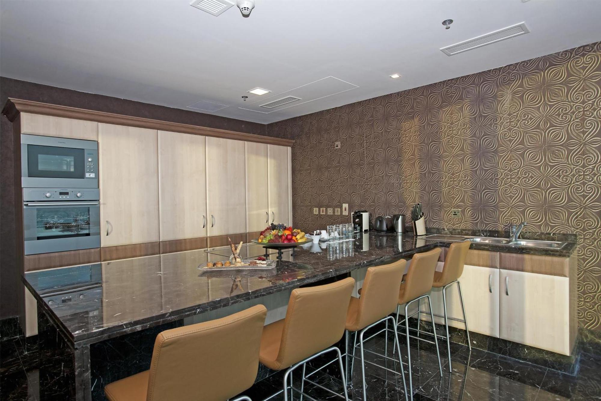 Kempinski Residences & Suites, Aparthotel 5*