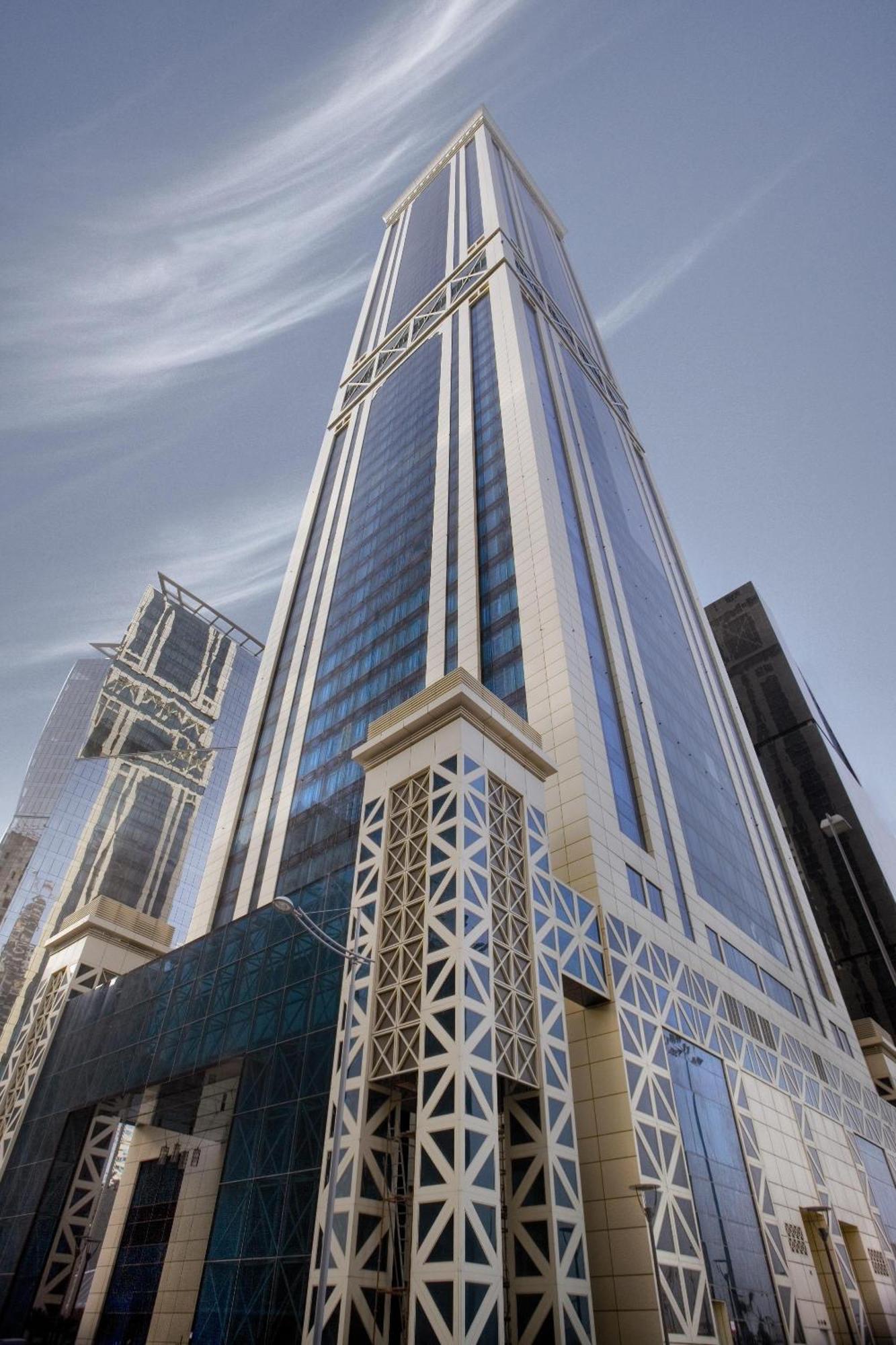 Kempinski Residences & Suites,