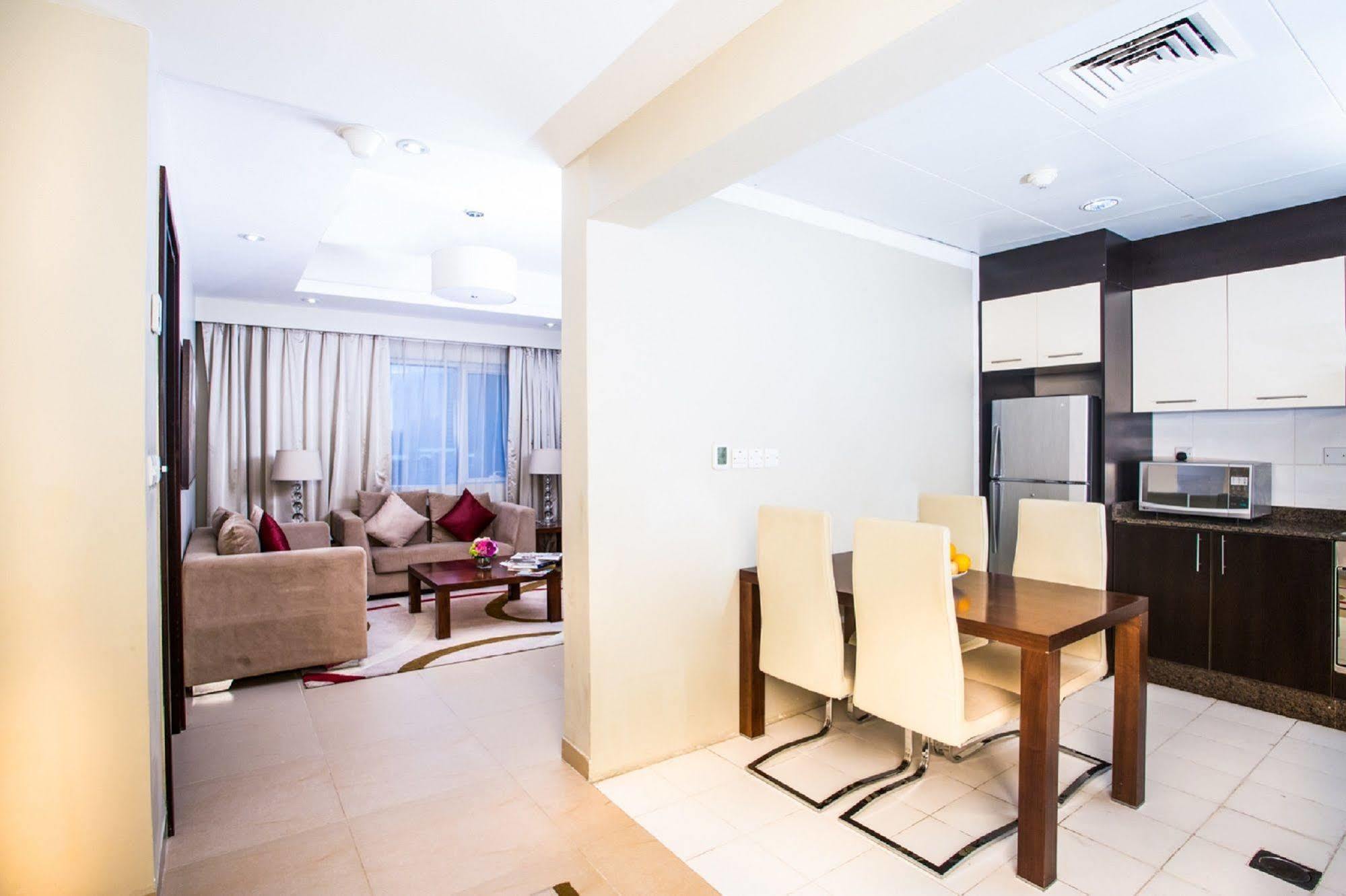 Marriott Executive Center Aparthotel