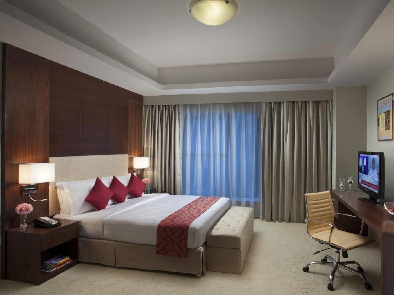 Marriott Executive Center Aparthotel 4*