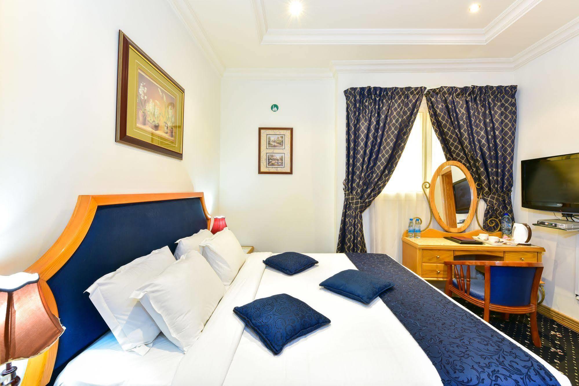 Hotel Cayam 3*